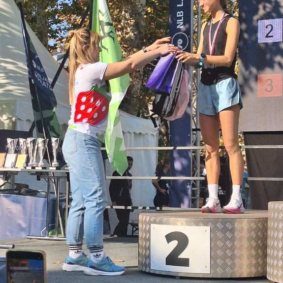 Dijakinje na Ljubljanskem maratonu, foto: Sandi Kostić