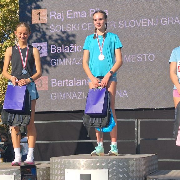 Dijakinje na Ljubljanskem maratonu, foto: Sandi Kostić