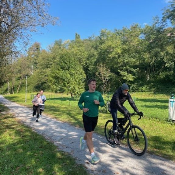 Gimnazija teče v parku Loka, foto: Breda Vovko