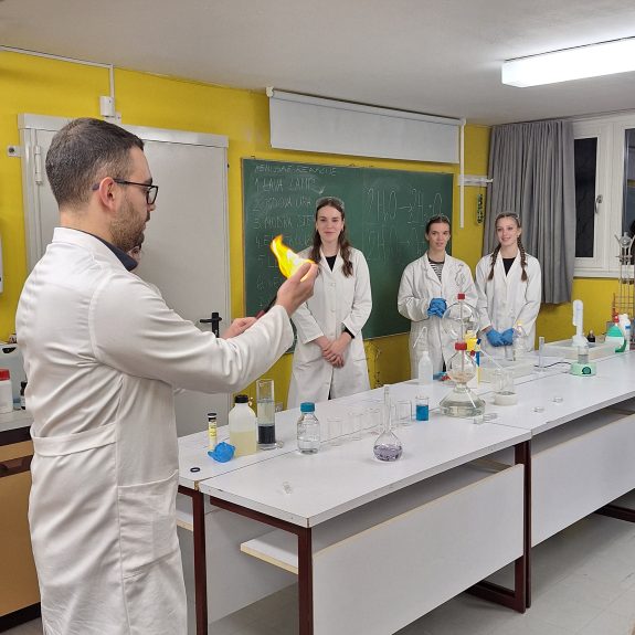 Kemijski eksperimenti v Dolenjskem muzeju, foto:  Alenka Dražić