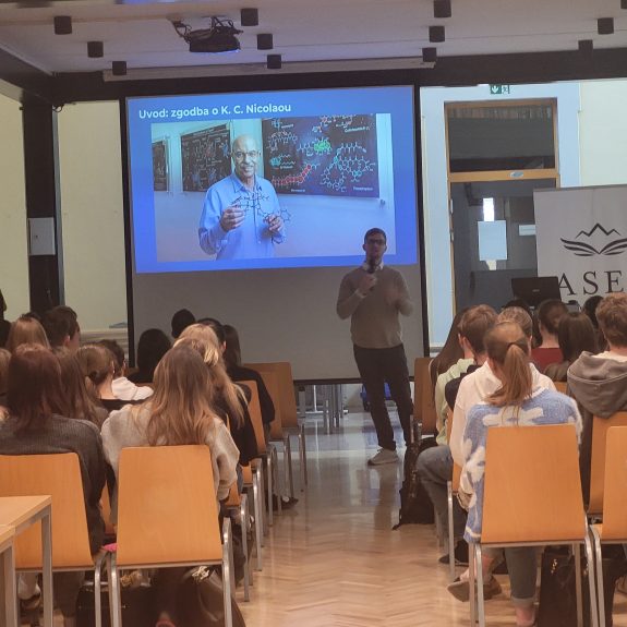 Predavanje nekdanjega dijaka Jerneja Birka, foto: Branka Klemenčič