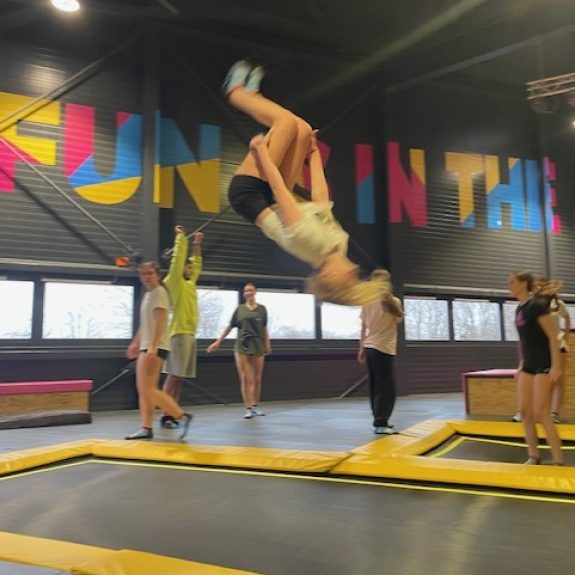 Uživanje v akrobacijah, foto: Breda Vovko