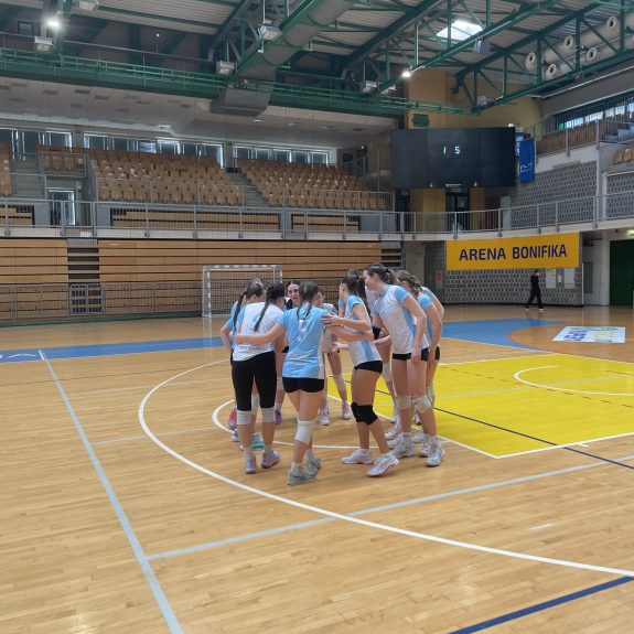 Odbojkarice na polfinalnem prvenstvu, foto: Janja Oklešen
