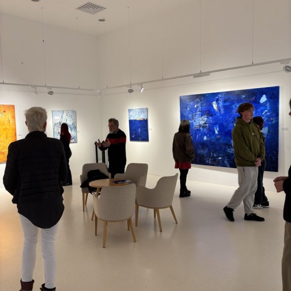 Ogled razstave s slikarjem Jankom Oračem, foto: Suzana Krvavica