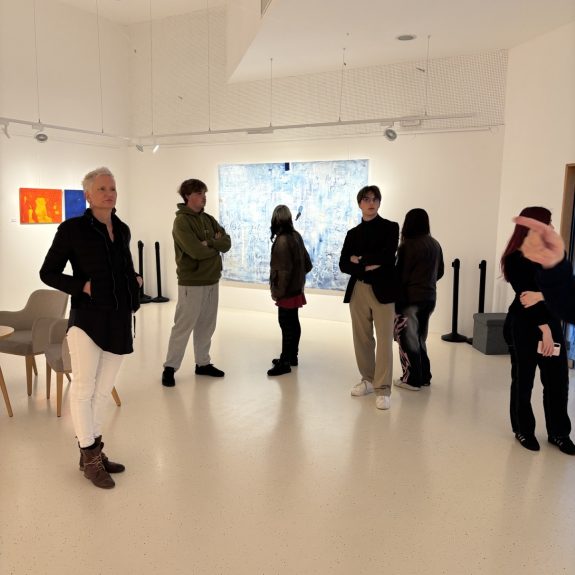 Ogled razstave s slikarjem Jankom Oračem, foto: Suzana Krvavica