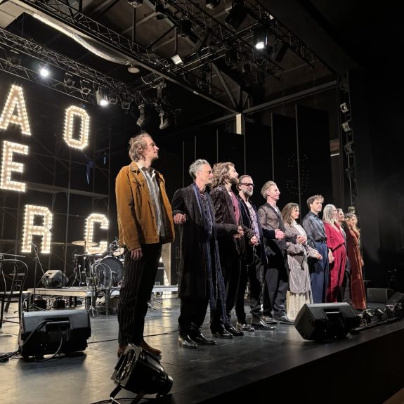 Poklon igralcev, foto: Suzana Krvavica