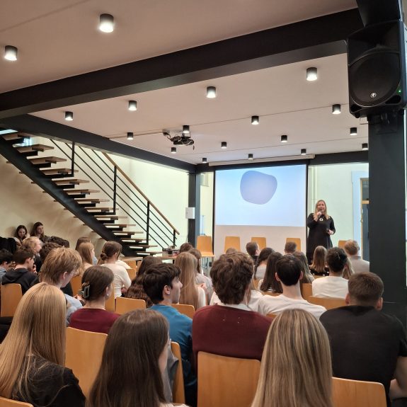 Predavanje Metke Škofic, foto: Eva Sluga, 3mm