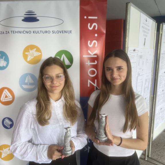 Prejemnici srebrnega priznanja Živa Kastelic in Nina Kavčič, foto: Violeta Kapetan in Alenka Dražić