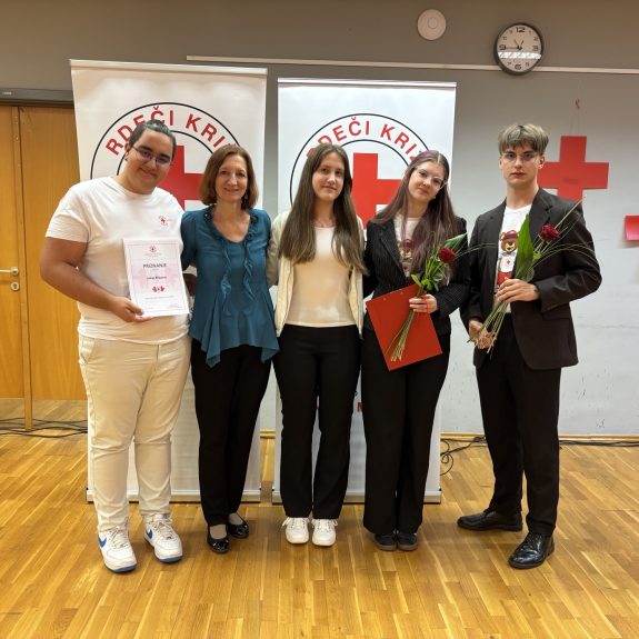Prostovoljci z mentoricoVoditelja David in Iza, foto: Suzana Krvavica in Petra Šinkovec z OZRKS NM