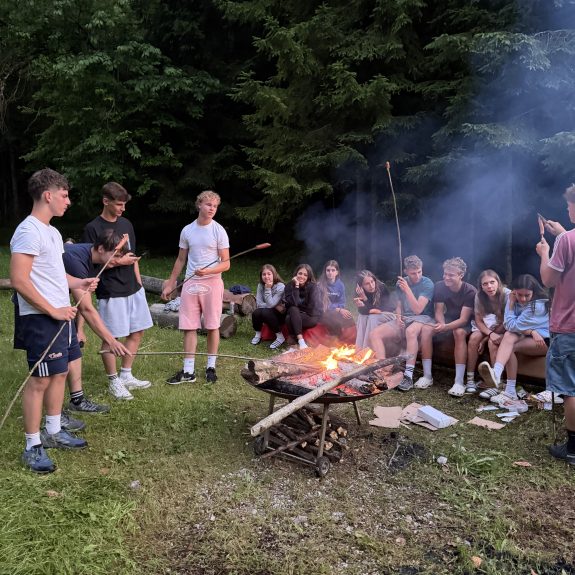 Druženje ob ognju, foto: Maj Prejac