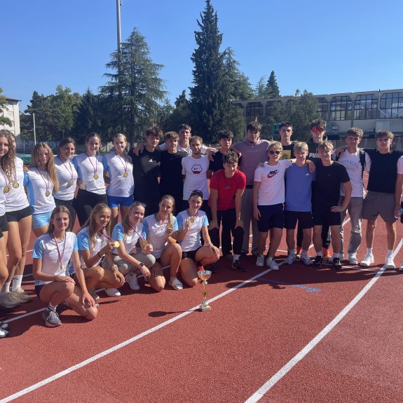 Atletinje in atleti Gimnazije Novo mesto, foto: Janja Oklešen